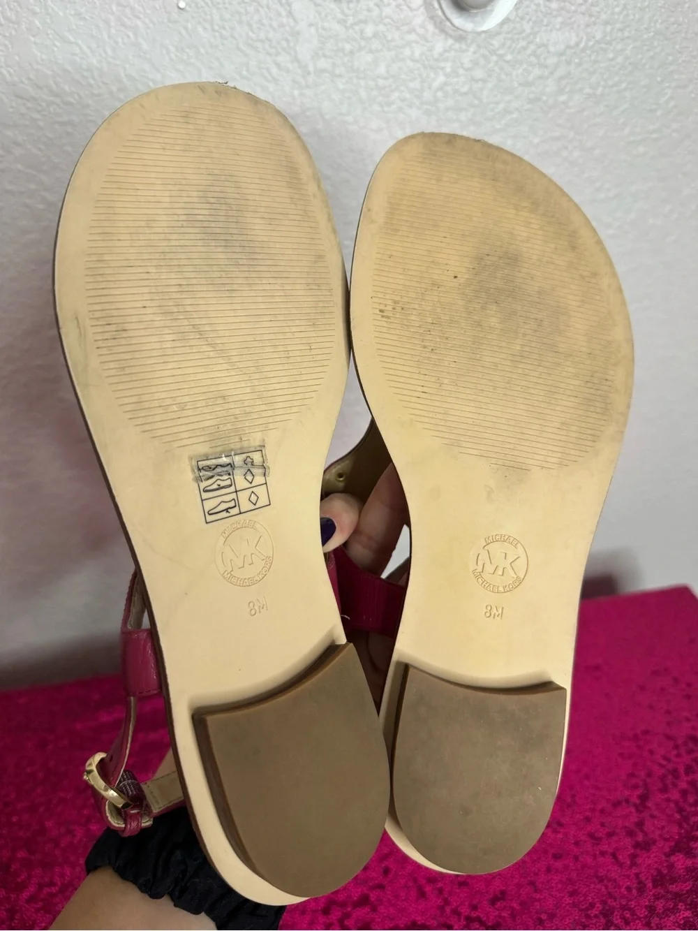 MICHAEL KORS 🌟 Maroon Leather T-Strap Thong Sandal, Gold Plaque (Women’s 8)